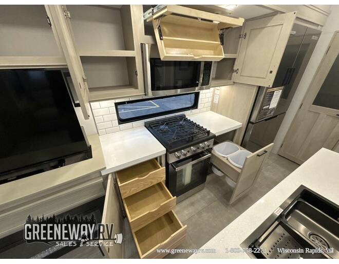 2025 Grand Design Solitude 310GK Fifth Wheel at Grand Design - Greeneway RV STOCK# 11304 Photo 31